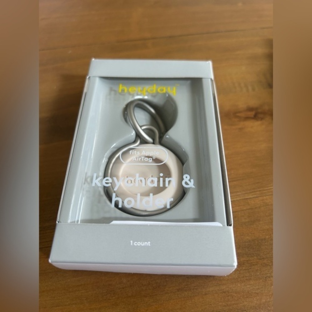 NWT heyday AirTag Keychain & Holder
